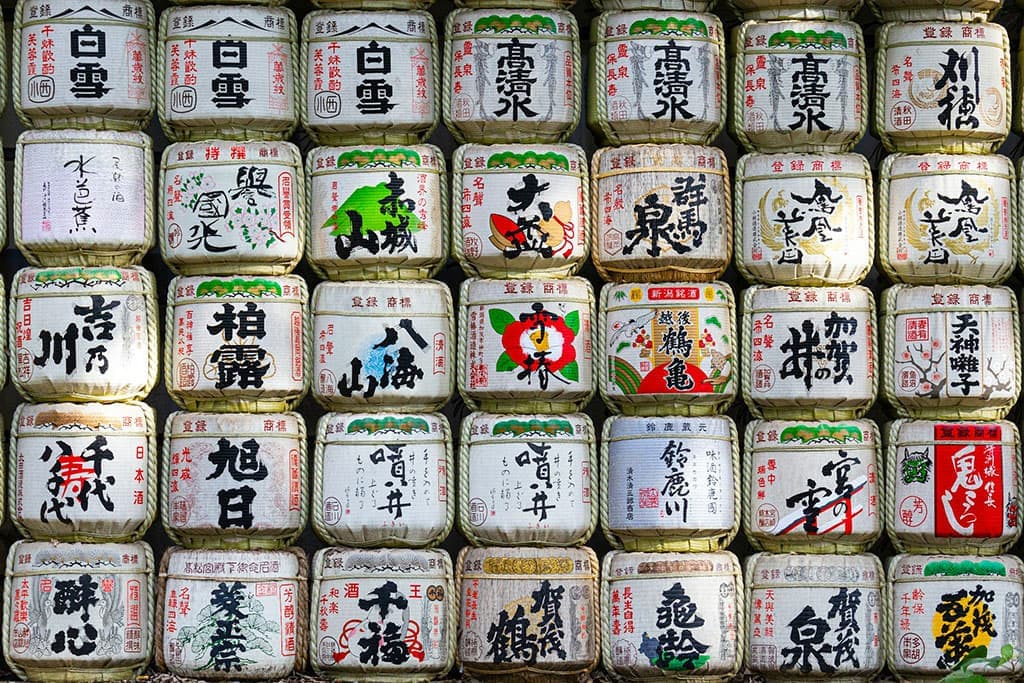 酒樽が並んでいる写真, Photo of a row of sake barrels